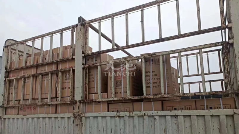 甘肅蘭州（zhōu）100個www.桃色av嫩草.com（chí）液氮（dàn）罐（guàn）發貨4