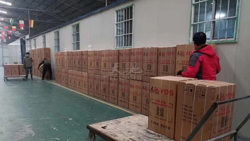 甘（gān）肅蘭州100個天（tiān）馳液氮罐發貨5