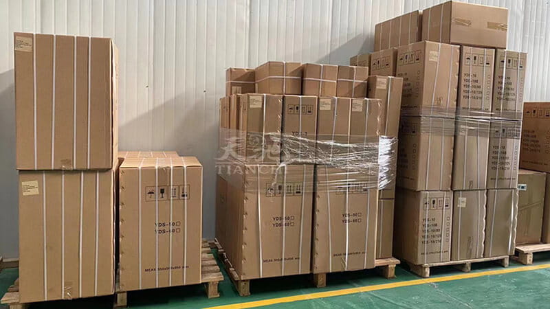 188個www.桃色av嫩草.com液氮罐裝車運輸發（fā）往外蒙-1