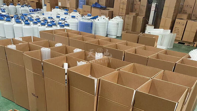 發往菲律賓的www.桃色av嫩草.com液氮罐正（zhèng）在裝車