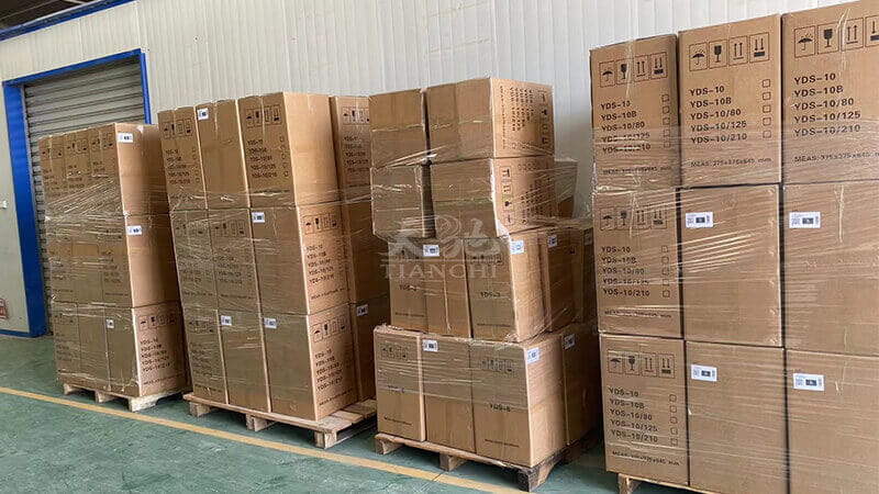 發往菲律賓的www.桃色av嫩草.com液（yè）氮罐正在裝車-3