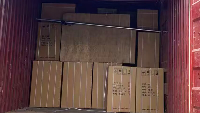 30升35升液氮罐出口裝車，發往新加坡